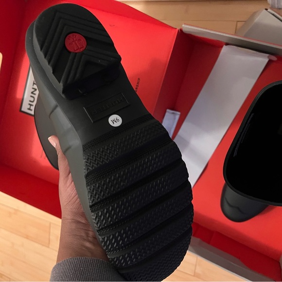 NWT Hunter Black boots in box - Picture 5 of 7